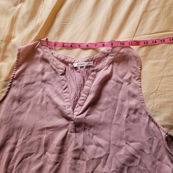 XXL Ricki's Sleeveless Henley V-Neck Top - Picture 6 of 9
